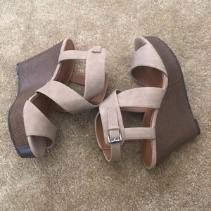 NWOT || Indigo Rd. Tan/Brown Wedges
